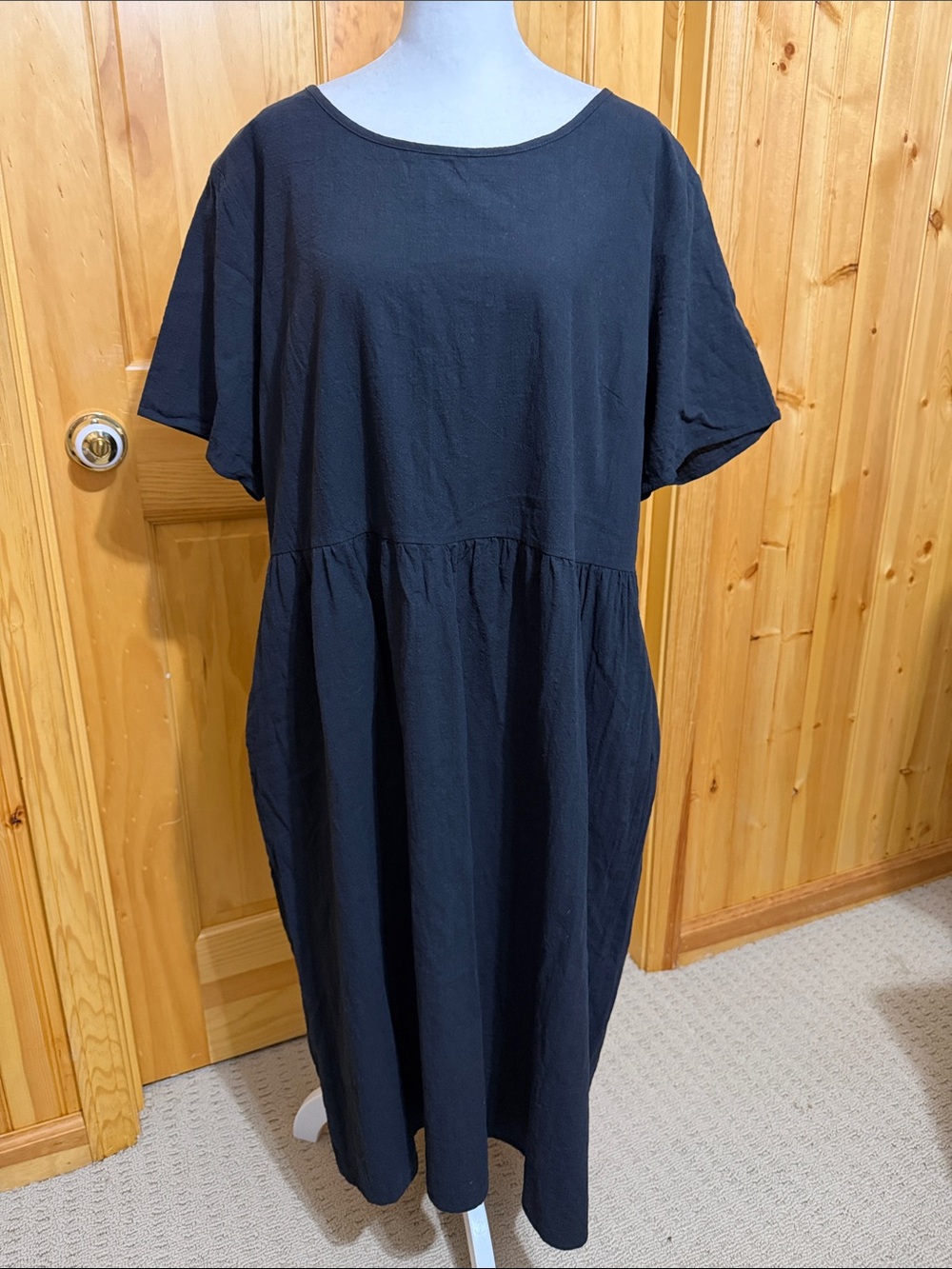 In’Voland Black 18W Short-Sleeve Midi Dress with Pockets.